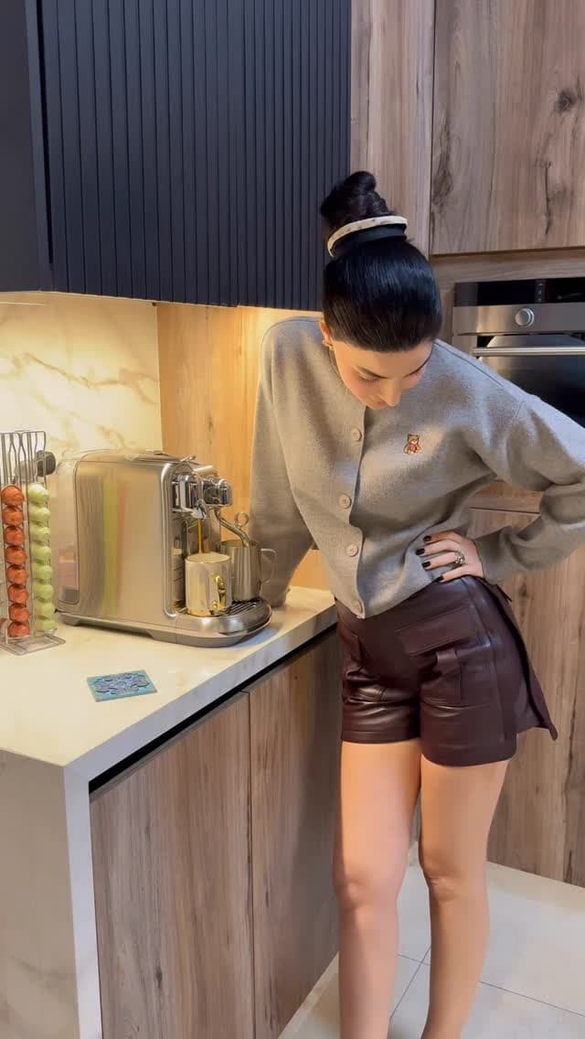 Stop buying more. Start styling smarter.

One shorts.
Three completely different moods.

☕ Coffee at home
🤍 Family lunch
✨ Night out

At Éc