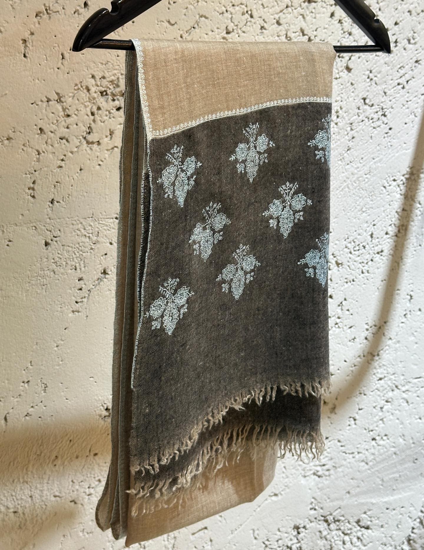 The perfect finishing touch.

Our pashmina scarf, only  Chatouch piece left.

#écaille #pashmina #saifivillage #limited #statementpiece
